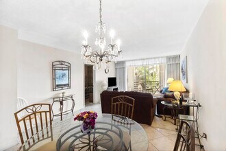 4500 N Federal Hwy in Lighthouse Point, FL - Foto de edificio - Building Photo