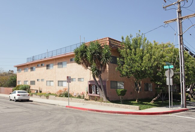 Sea breeze in Redondo Beach, CA - Foto de edificio - Building Photo