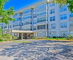 6600 Cypress Rd in Plantation, FL - Building Photo