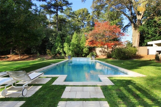 property at 2730 Ridgewood Rd NW