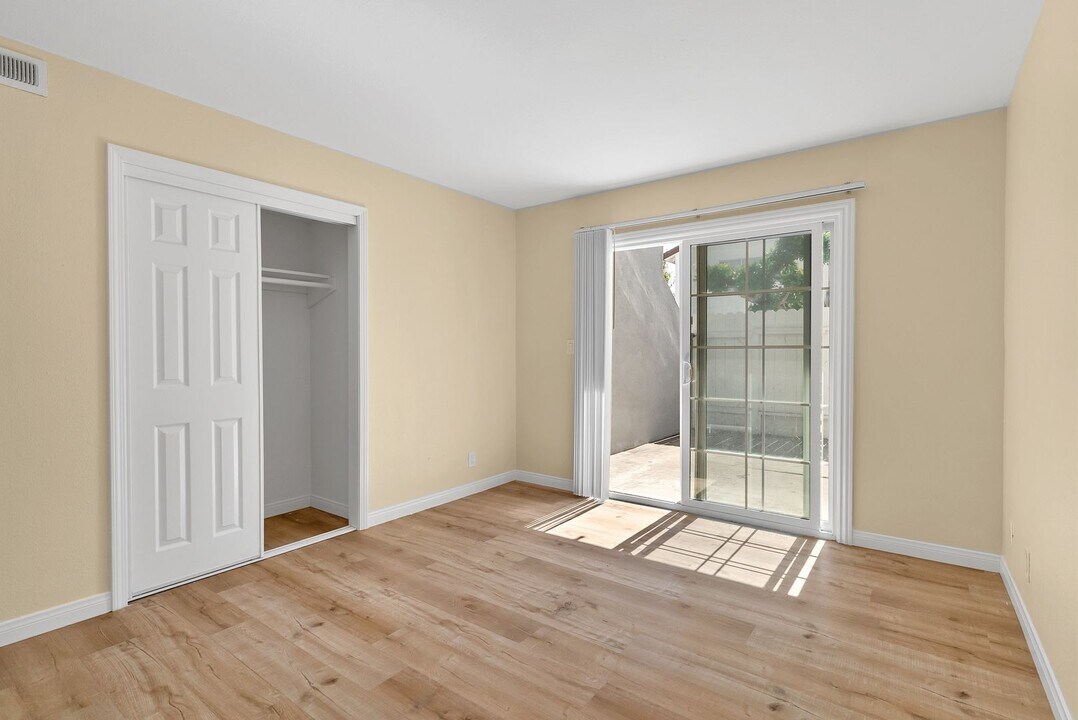 1022 El Camino Dr in Costa Mesa, CA - Building Photo