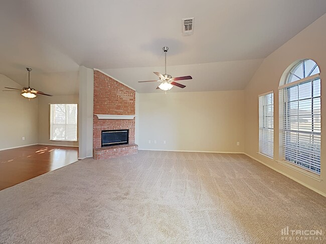 1013 Meadowbend Dr in Cedar Hill, TX - Building Photo - Building Photo