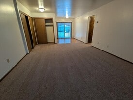 1408 E Sunset Dr in Waukesha, WI - Building Photo