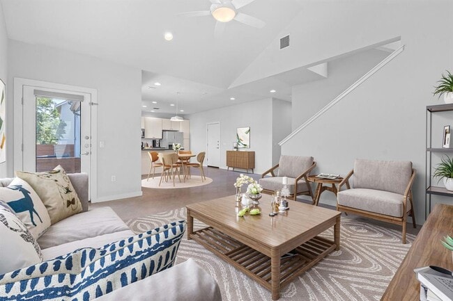 301 W Stassney Ln in Austin, TX - Building Photo - Building Photo