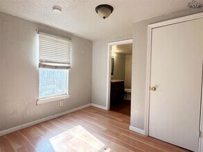 2202 Monroe St, Unit 1 in Wichita Falls, TX - Building Photo - Building Photo