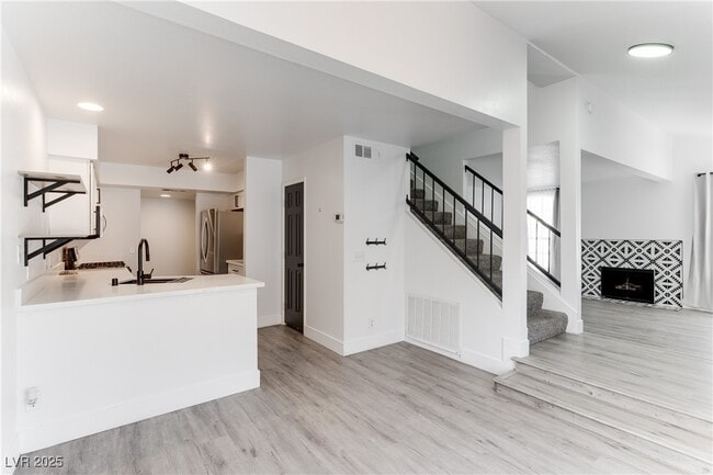 property at 2819 Briar Knoll Dr