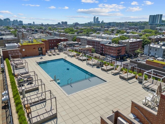 1400 Hudson St in Hoboken, NJ - Building Photo - Building Photo