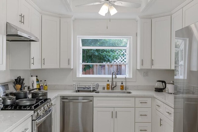 398 Pinehurst Ave in Los Gatos, CA - Building Photo - Building Photo