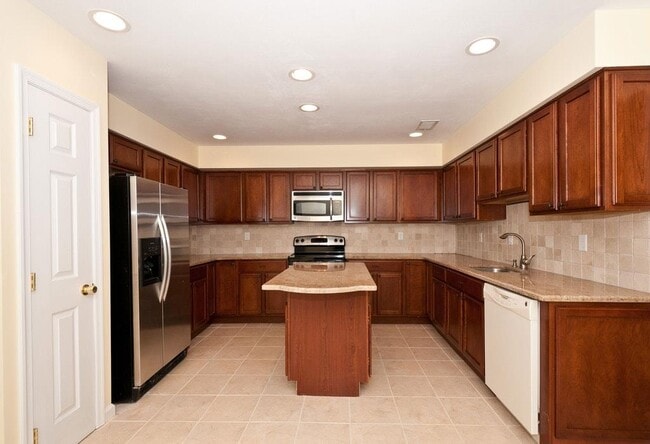 90 Foxwood Dr