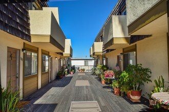 Imperial Villa Apartments in Imperial Beach, CA - Building Photo - Building Photo