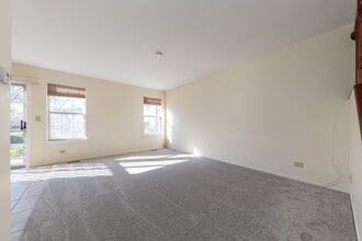 260 E Fabish Dr in Buffalo Grove, IL - Building Photo - Building Photo