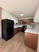 1389 E 43rd St, Unit DOWN in Cleveland, OH - Foto de edificio - Building Photo