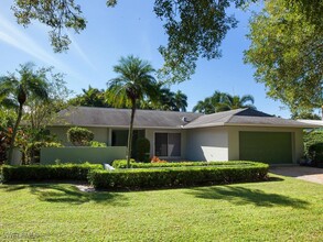 150 1st Ave N in Naples, FL - Building Photo - Building Photo