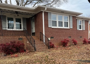 310 Hammett Bridge Rd in Greer, SC - Building Photo