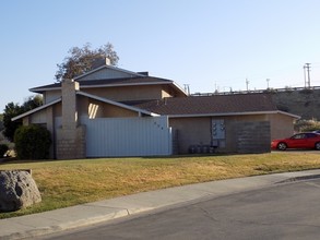 204 Jardin Ct in Bakersfield, CA - Building Photo - Building Photo