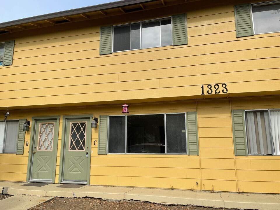 1323 Edwards Ave in Santa Rosa, CA - Foto de edificio