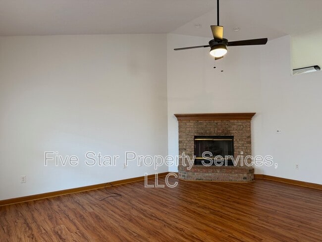 5101 Dove Dr in Springfield, IL - Building Photo - Building Photo