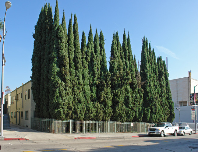 1728 Wilcox Ave in Los Angeles, CA - Foto de edificio - Building Photo