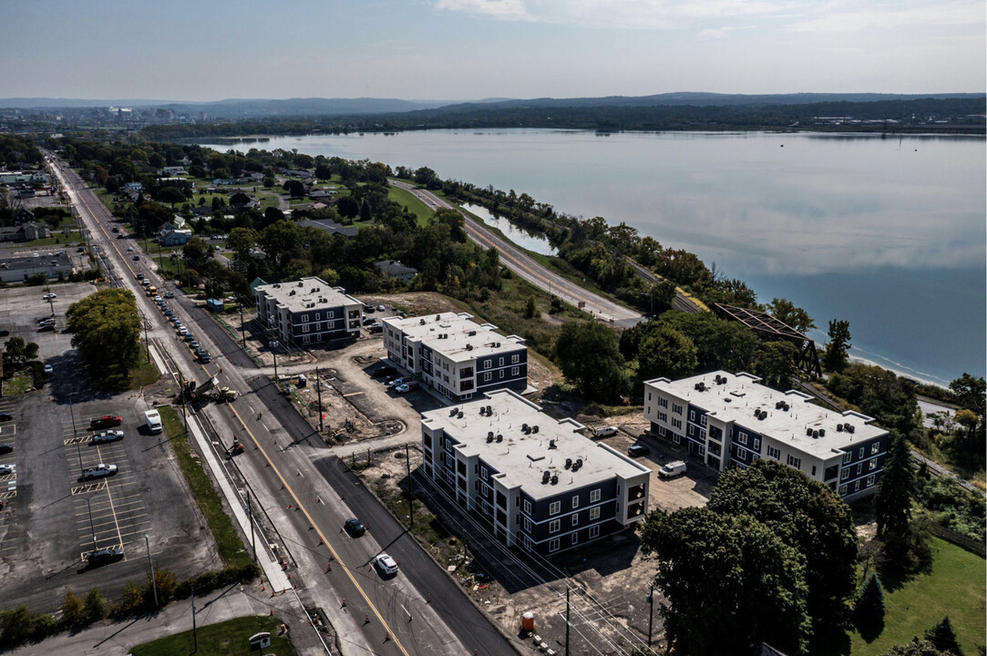 The Residences at LeMoyne Manor in Liverpool, NY - Foto de edificio