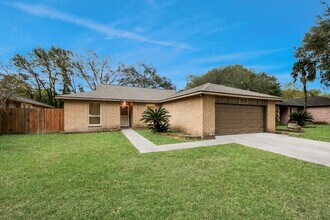 10711 Forest Leaf Dr in Sugar Land, TX - Building Photo - Building Photo