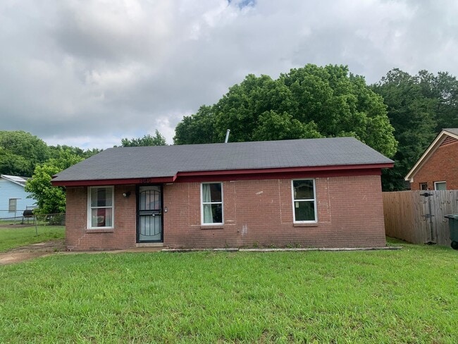 property at 1040 Canary Ln