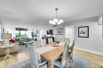 4020 W Palm Aire Dr in Pompano Beach, FL - Building Photo - Building Photo