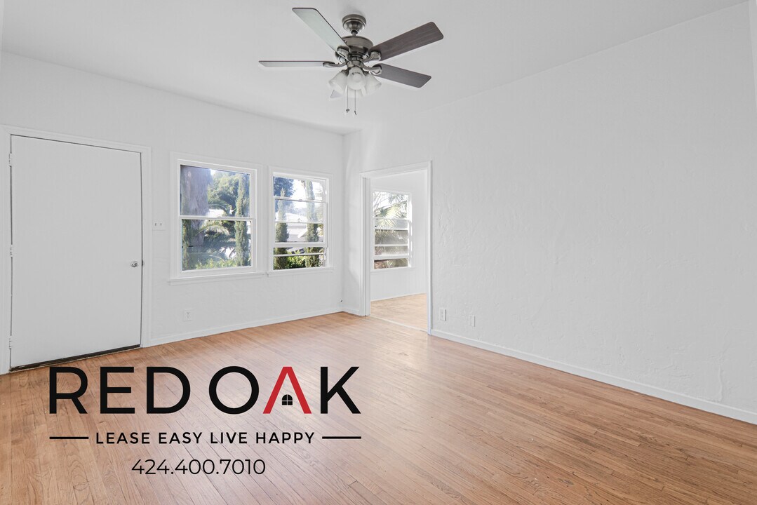 5830 La Mirada Ave in Los Angeles, CA - Building Photo