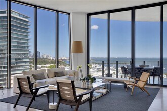 2811 S Bayshore Dr in Miami, FL - Building Photo - Building Photo
