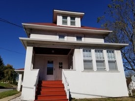 449 School St, Unit 2