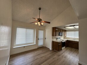 3917 Jerome Way in Bakersfield, CA - Building Photo - Building Photo
