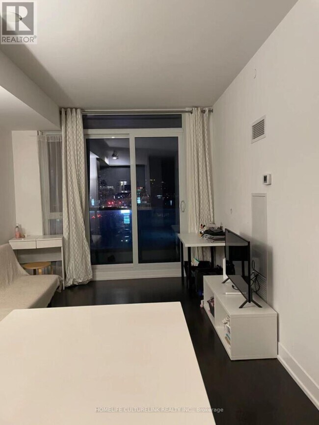 9471 Yonge St in Richmond Hill, ON - Building Photo - Building Photo