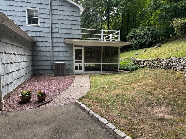 6 Rivergate Woods in Wilton, CT - Foto de edificio - Building Photo