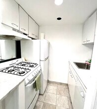 210 E 47th St in New York, NY - Building Photo - Building Photo