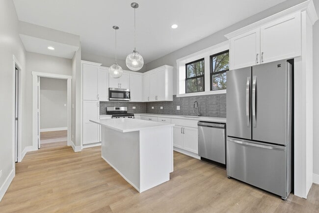 2101 N Hoyne Ave in Chicago, IL - Building Photo - Building Photo