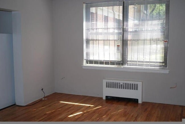 property at 1360 W Touhy Ave