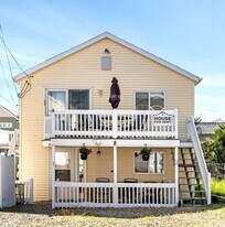 8 Commonwealth Ave in Salisbury, MA - Building Photo