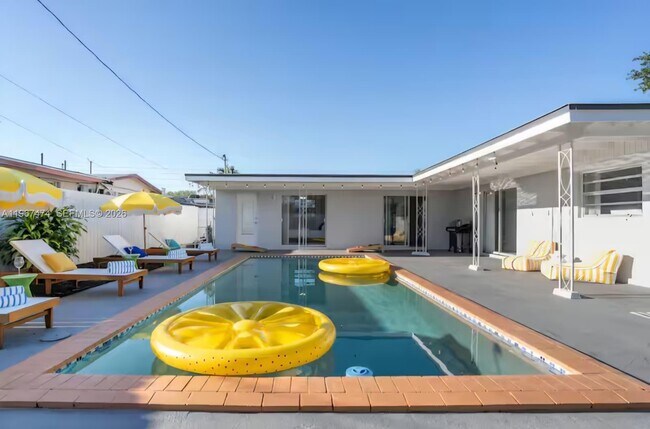 7881 Sheridan St in Hollywood, FL - Building Photo - Building Photo