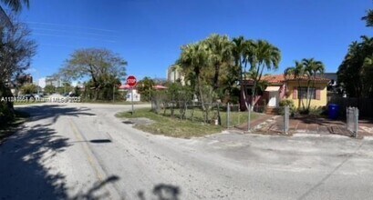 2341 SW 34th Ave in Miami, FL - Building Photo - Building Photo
