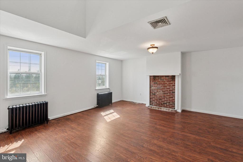 2972 Richmond St in Philadelphia, PA - Building Photo