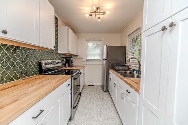 508A W Chisholm St, Unit Lower in Sanford, NC - Building Photo - Building Photo