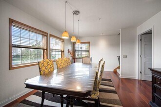 325 Kristin Ct W in Brookfield, WI - Building Photo - Building Photo