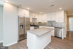 1701 Bainbridge St in Philadelphia, PA - Building Photo