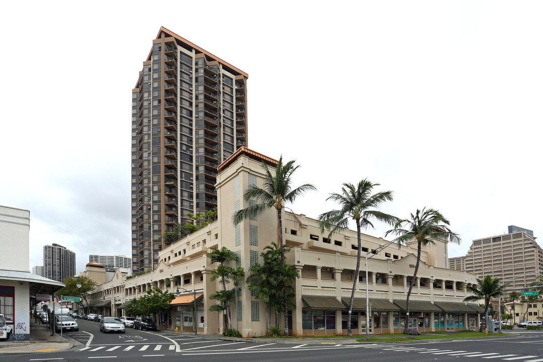 Marin Tower in Honolulu, HI - Building Photo