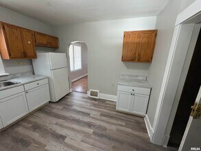 2916 W Meidroth St in Peoria, IL - Building Photo - Building Photo