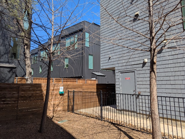 427 W 10th St in Dallas, TX - Building Photo - Building Photo