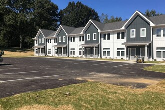 Hawthorne Apartments in University City, MO - Foto de edificio - Building Photo