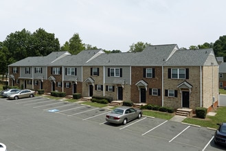 Vetra Forest Hills - Lexington Street in Durham, NC - Building Photo - Building Photo