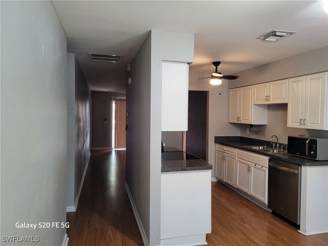 608 SE 47th St in Cape Coral, FL - Building Photo - Building Photo