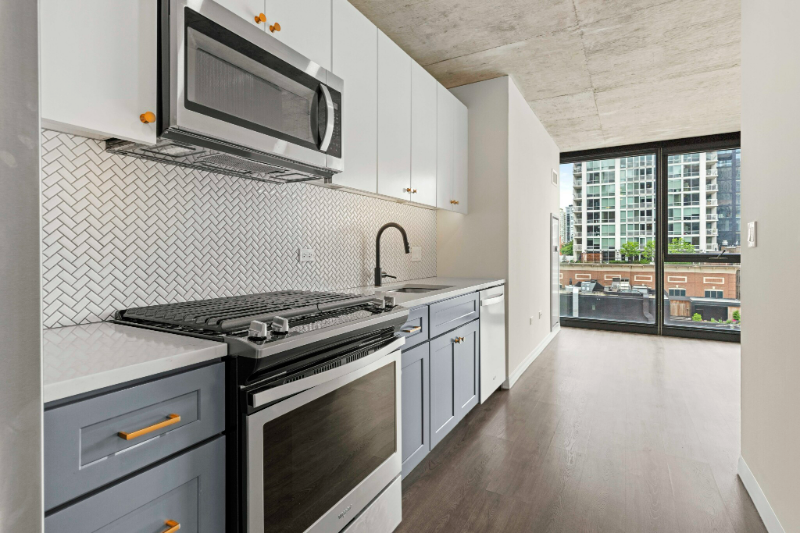 179 W Huron St in Chicago, IL - Building Photo