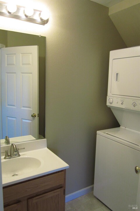 777 E Cotati Ave in Cotati, CA - Building Photo
